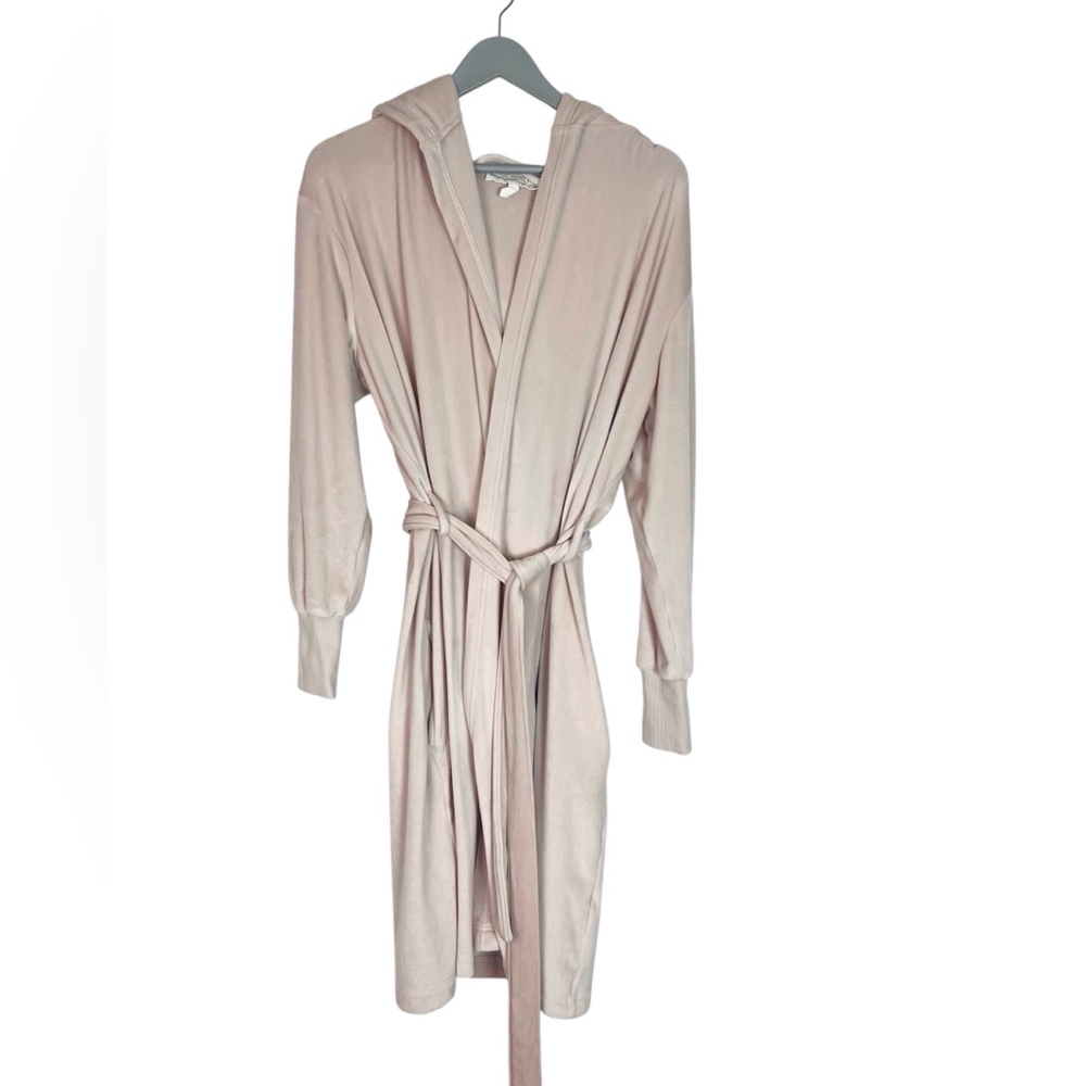 Berkshire Homewear robe size Medium blush pink soft short length long sleeve